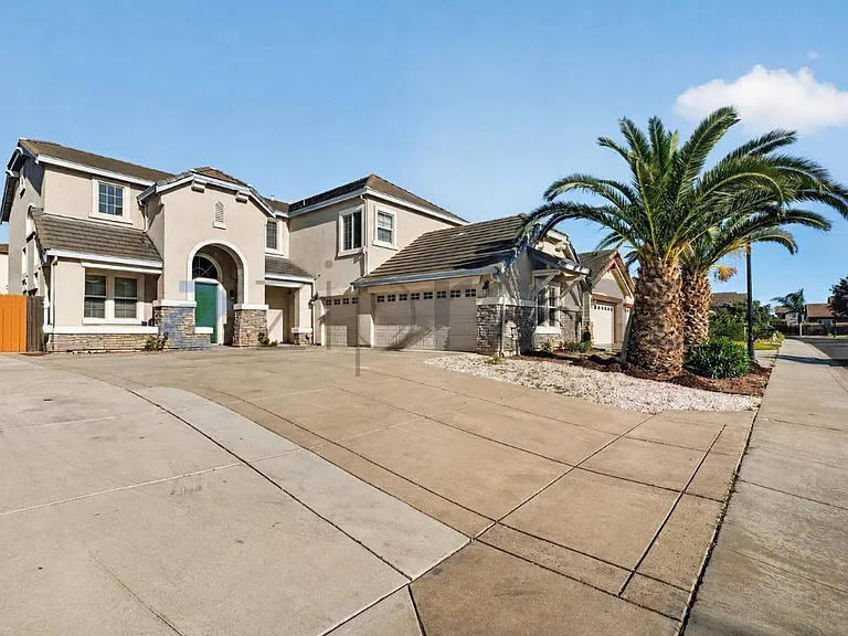 26 Escher Cir — Photo 2