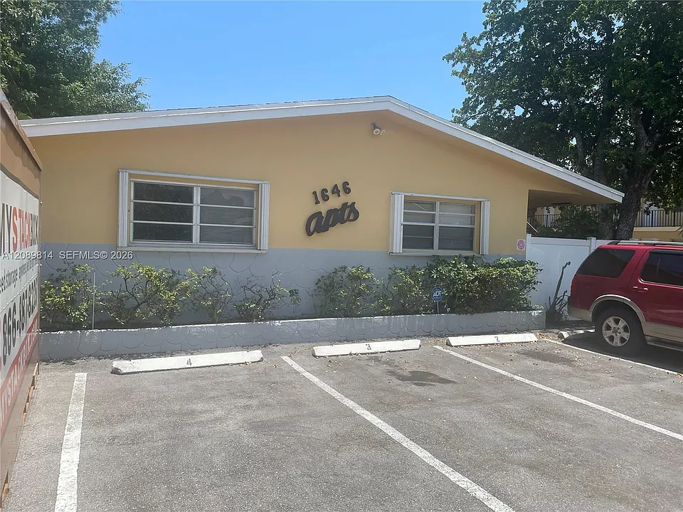 1646 N Dixie Hwy #3