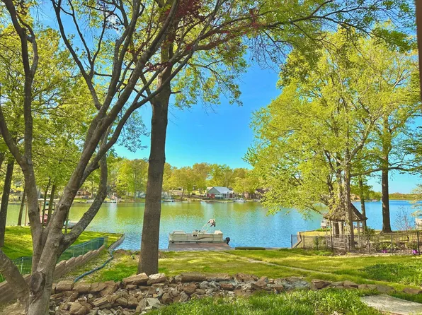 9724 Pine Point Dr, Lakeland, TN 38002