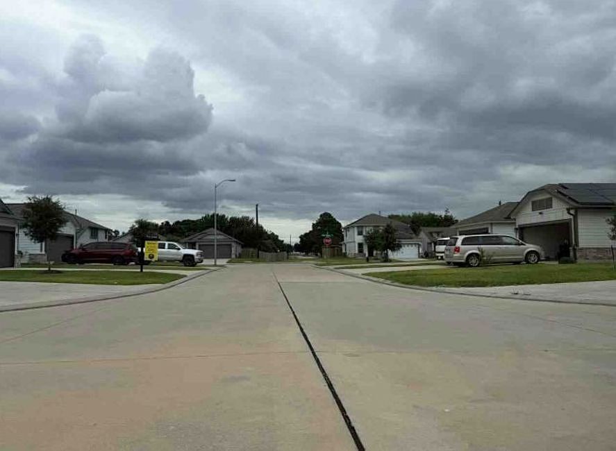 Exterior Neighborhood (street photo)