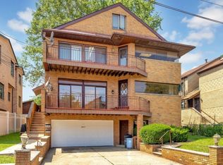 2477 6th St, Fort Lee, NJ 07024