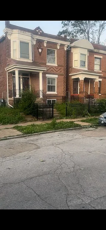 4726 McMillan Ave photo 1