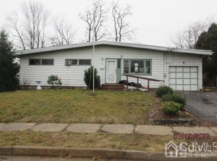 38 Kenlen Dr, Edison, NJ 08817