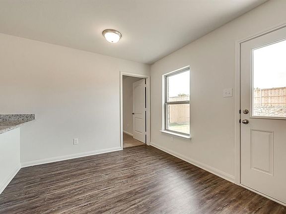 4th image of 1317 Eagle Lake Dr