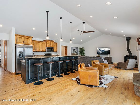 3rd image of 1035 River Meadows Dr