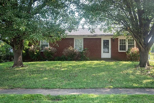 848 Kingsway Dr Photo 1