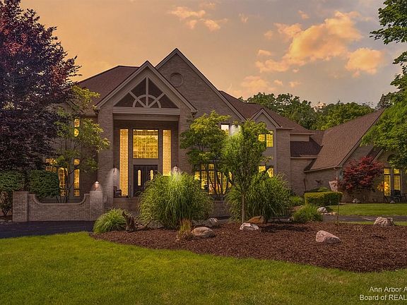 3rd image of 2025 Valleyview Dr