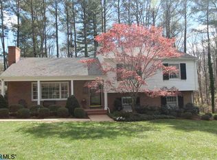 1004 Milton Dr, Keswick, VA 22947