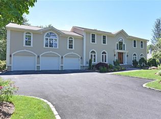 101 Crest Dr, Cranston, RI 02921