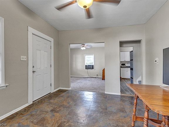 4th image of 450 Lucy St