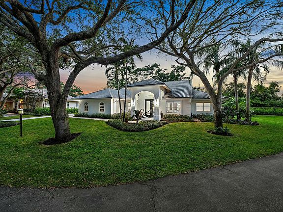 3rd image of 9927 SE Canary Palm Way
