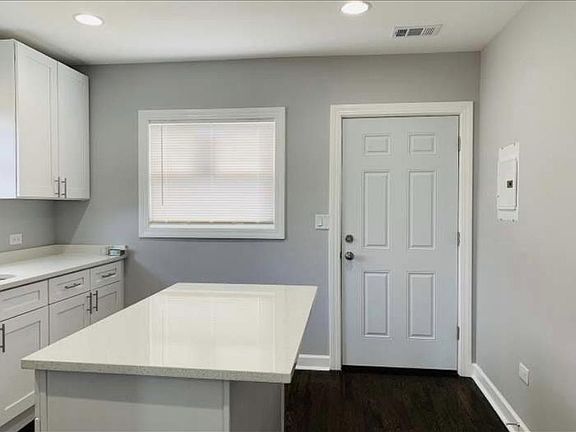 2nd image of 835 S 12th Ave #3