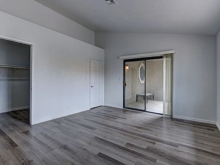 5056 S Rainbow Blvd #205 — Photo 12