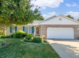 170 Falcon Dr, Highland, IL 62249