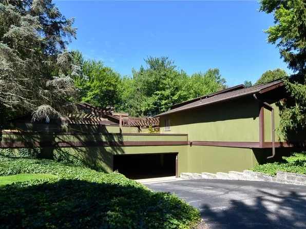 17614 Walnut Trl, Chagrin Falls, OH 44023