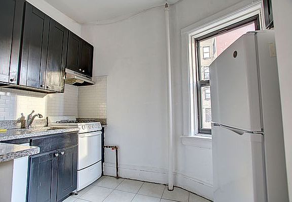 3rd image of 410 E 59th St APT 4B