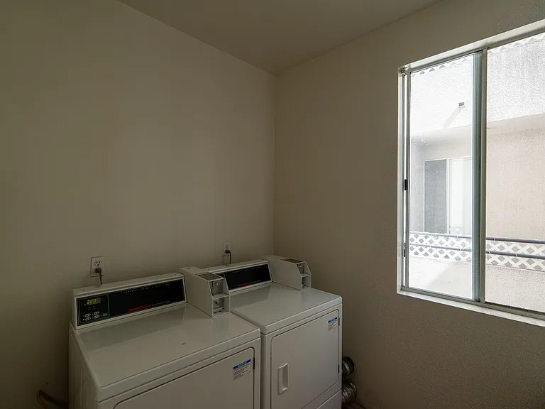 553StAn — Photo 18