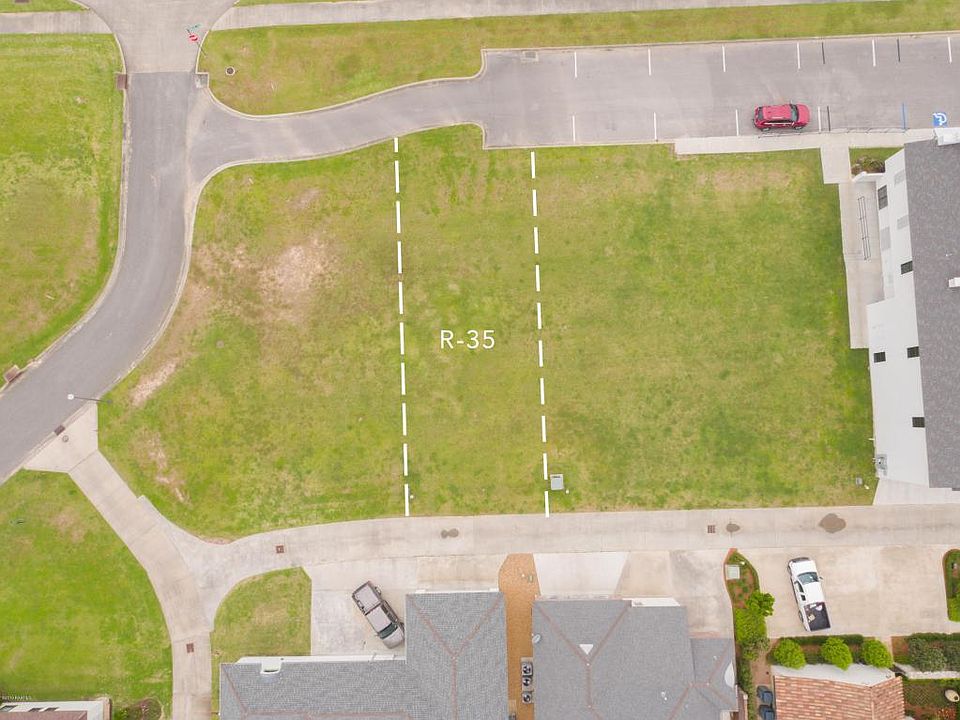 2nd image of 1013 Camellia Blvd