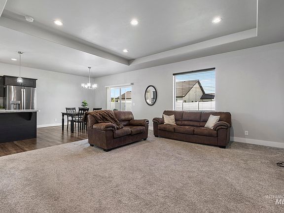 5th image of 2448 Raven Ave