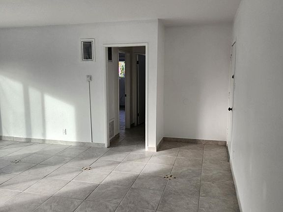 4th image of 8931 Orion Ave #4