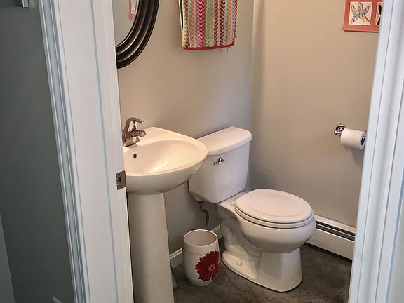         1/2 bath and laundry