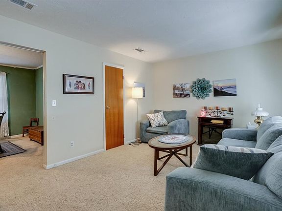 4th image of 664 Glenmore Ave