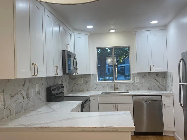 E Middlefield Rd — Photo 3