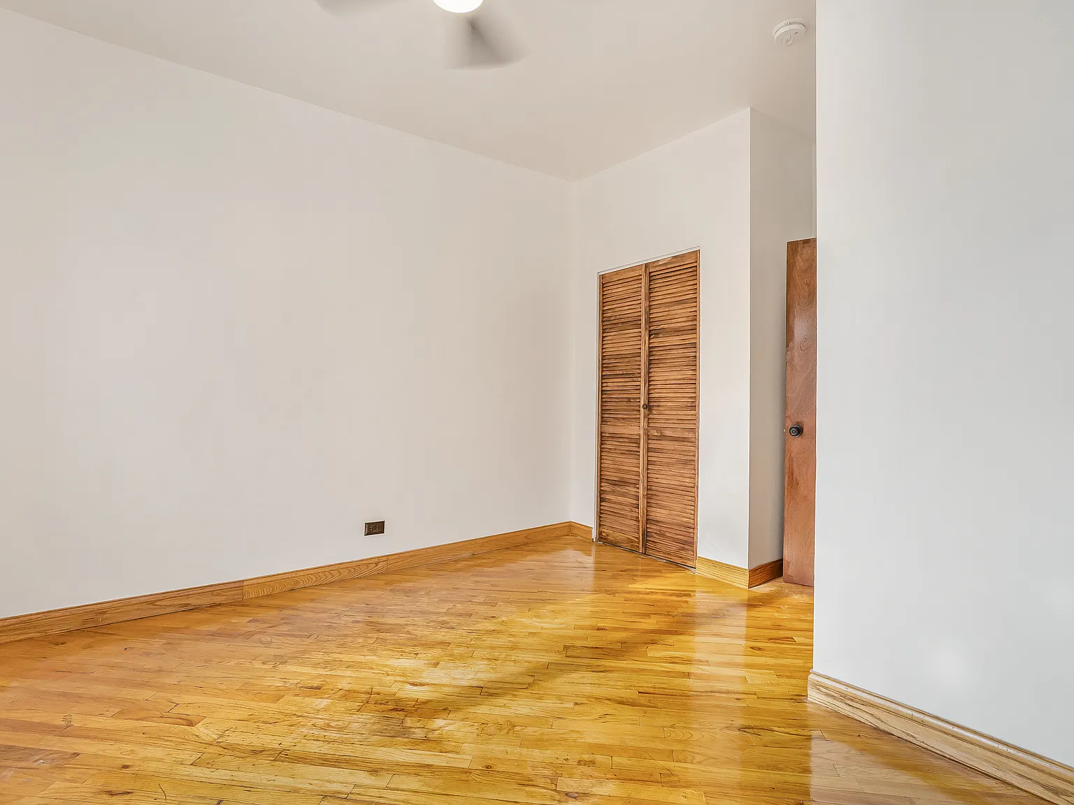 2 bed, 1300 sqft, $1,599 — Photo 3