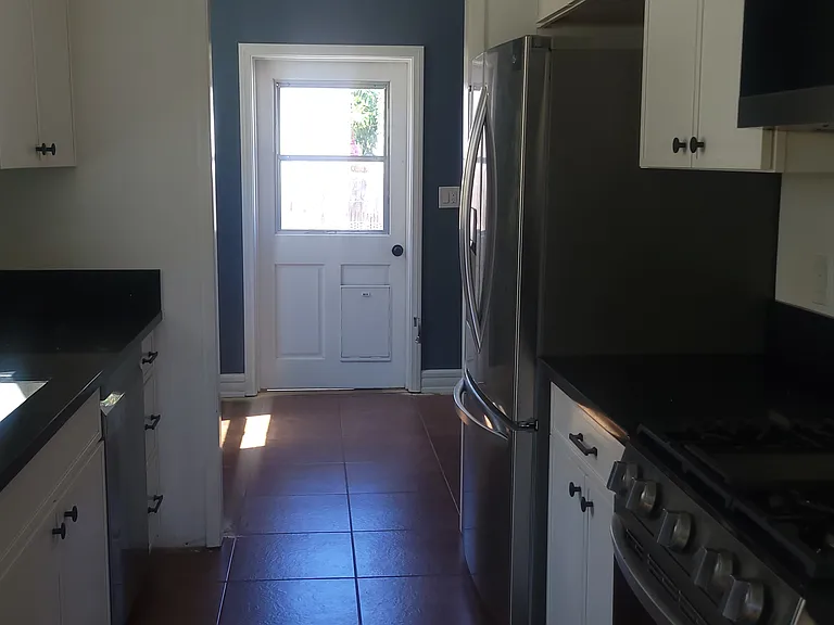2746 E St — Photo 3