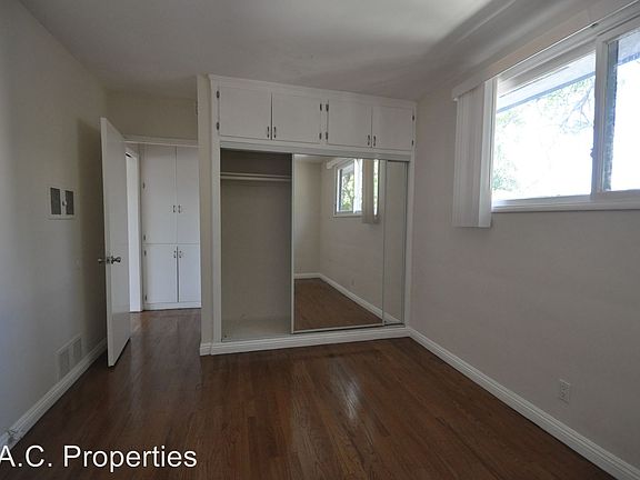 5th image of 10924 Camarillo St APT 01