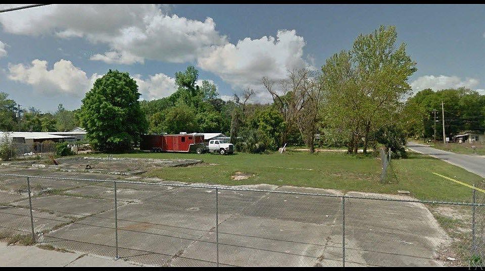2nd image of 1821 N Pace Blvd