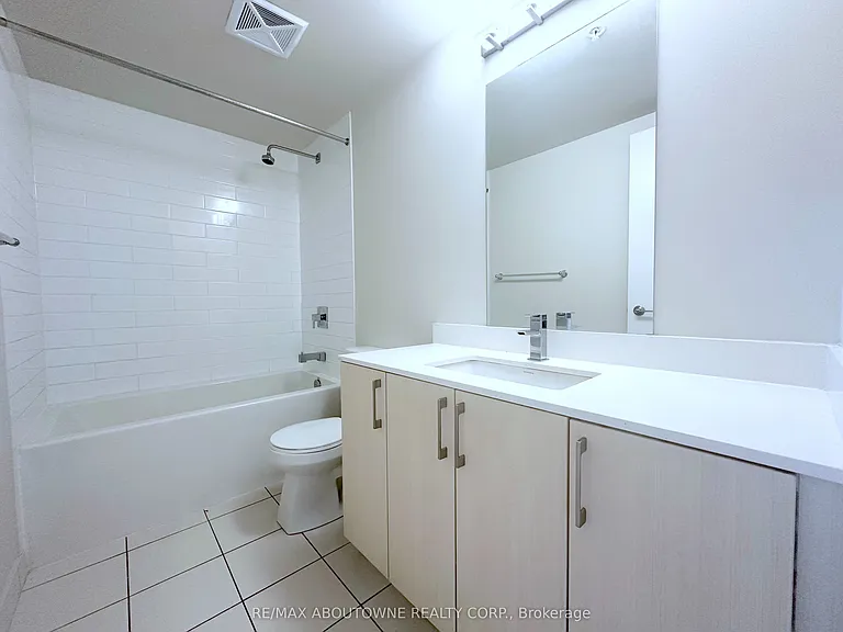 763 Woodbine Ave #406 — Photo 9