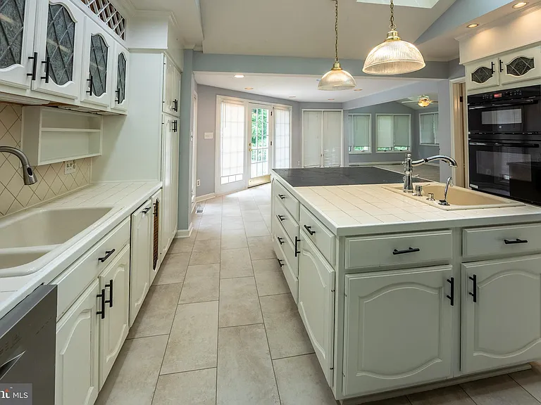 6438 Woodville Dr — Photo 3