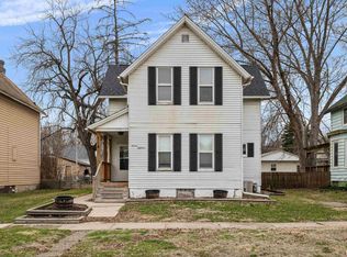 718 N Howell St, Davenport, IA 52802