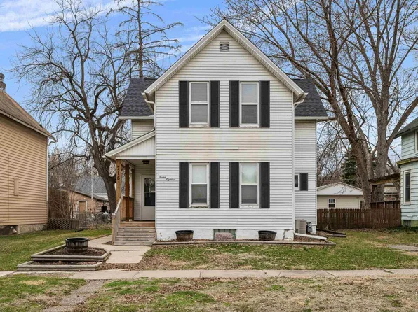 718 N Howell St, Davenport, IA 52802