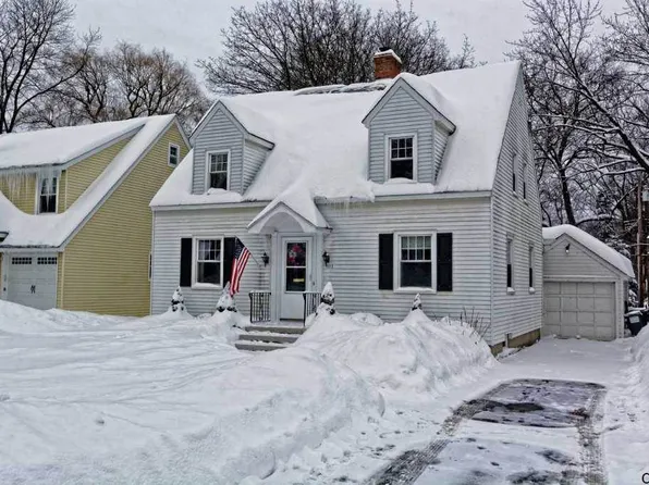 1513 Valencia Rd, Niskayuna, NY 12309