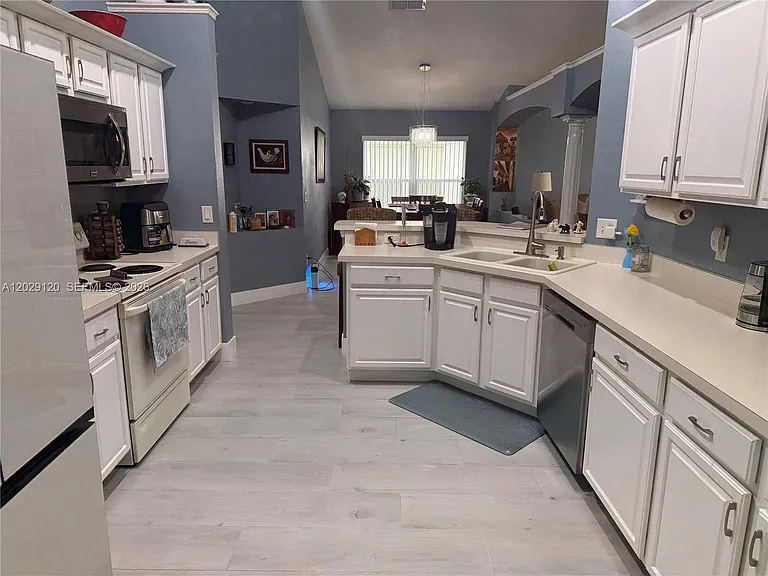 3127 Heritage Park Way — Photo 2