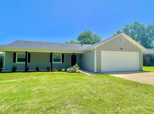 1705 SW D St, Bentonville, AR 72712