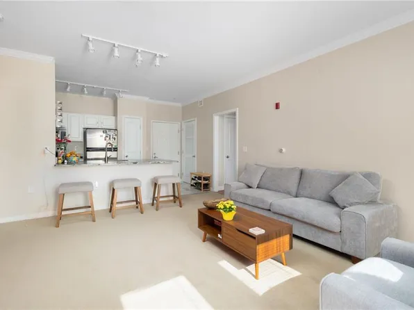 1000 Providence Pl APT 286, Providence, RI 02903