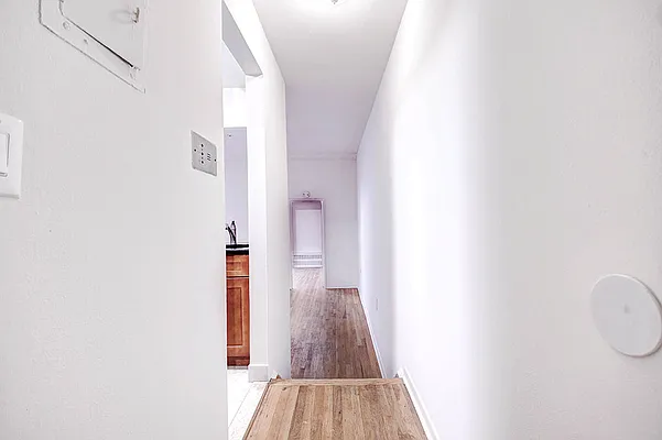 Rented by Urbane Brokerage | media 9