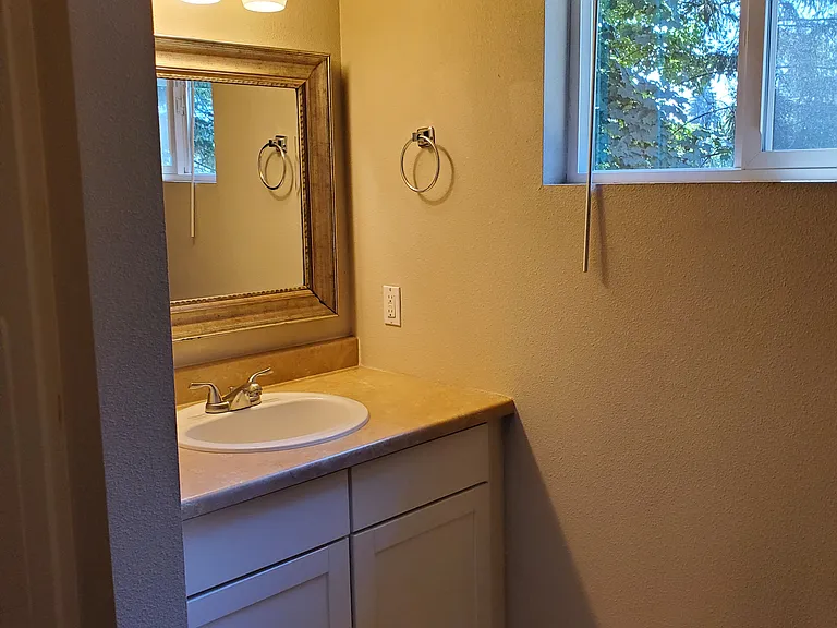 515 E McFarland Ave #A — Photo 9
