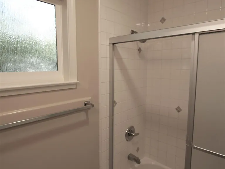 560 University Dr — Photo 13