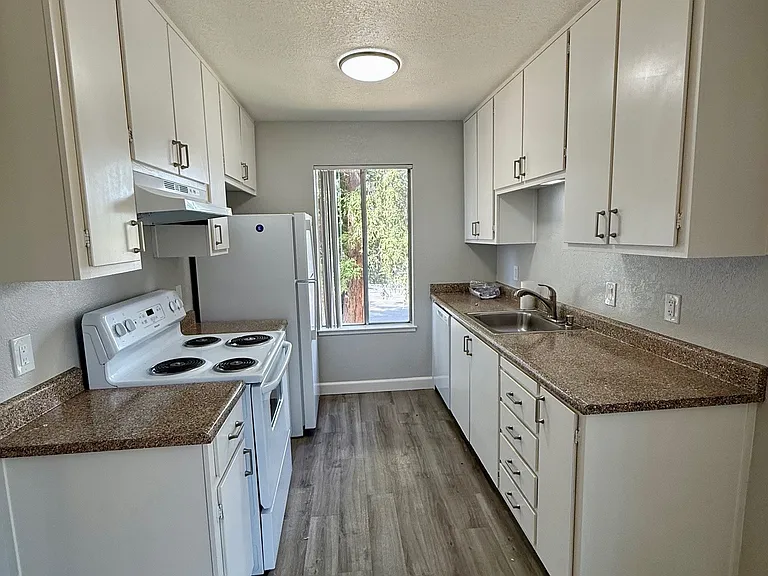 Sierra Woods Apartments — Photo 3