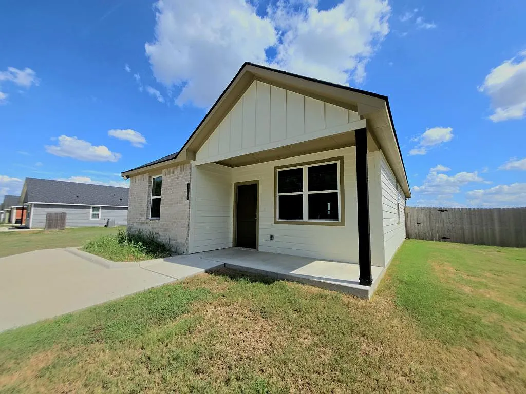 315 W. Martin Luther King Dr. — Photo 2