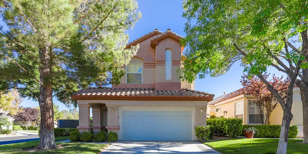 3 bed, 2.5 bath, 2169 sqft, $2,400 — Photo 1