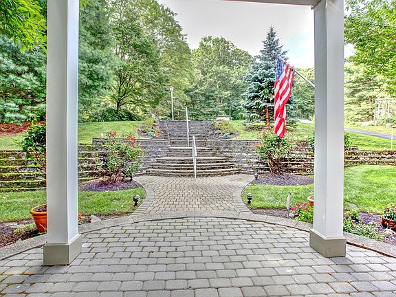 5th image of 16 Williamson Ct