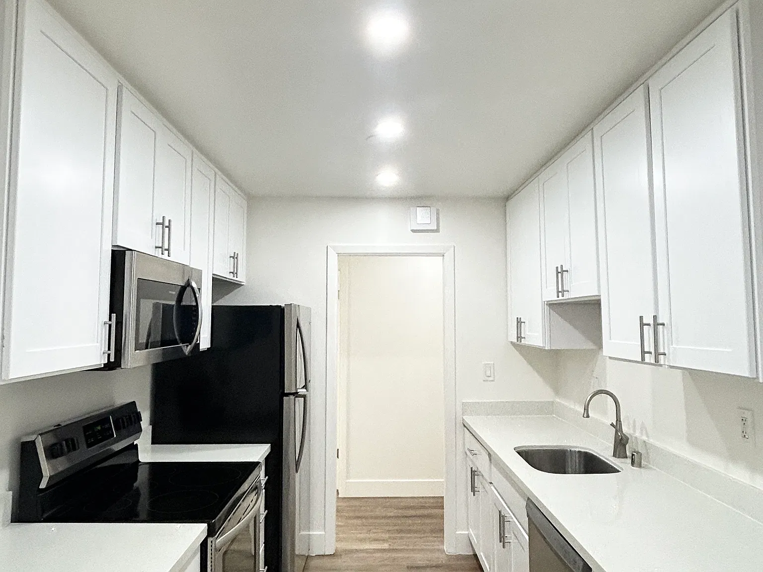 1 bed, 700 sqft, $2,800 — Photo 4