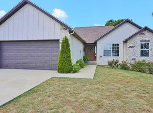 111 N Point Ct, Branson, MO 65616