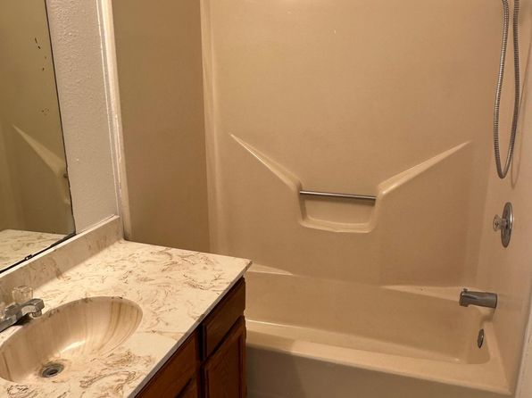 103 W Moerbe Dr #B, Thorndale, TX 76577
