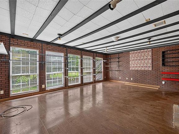 4th image of 6951 Vaughn Rd